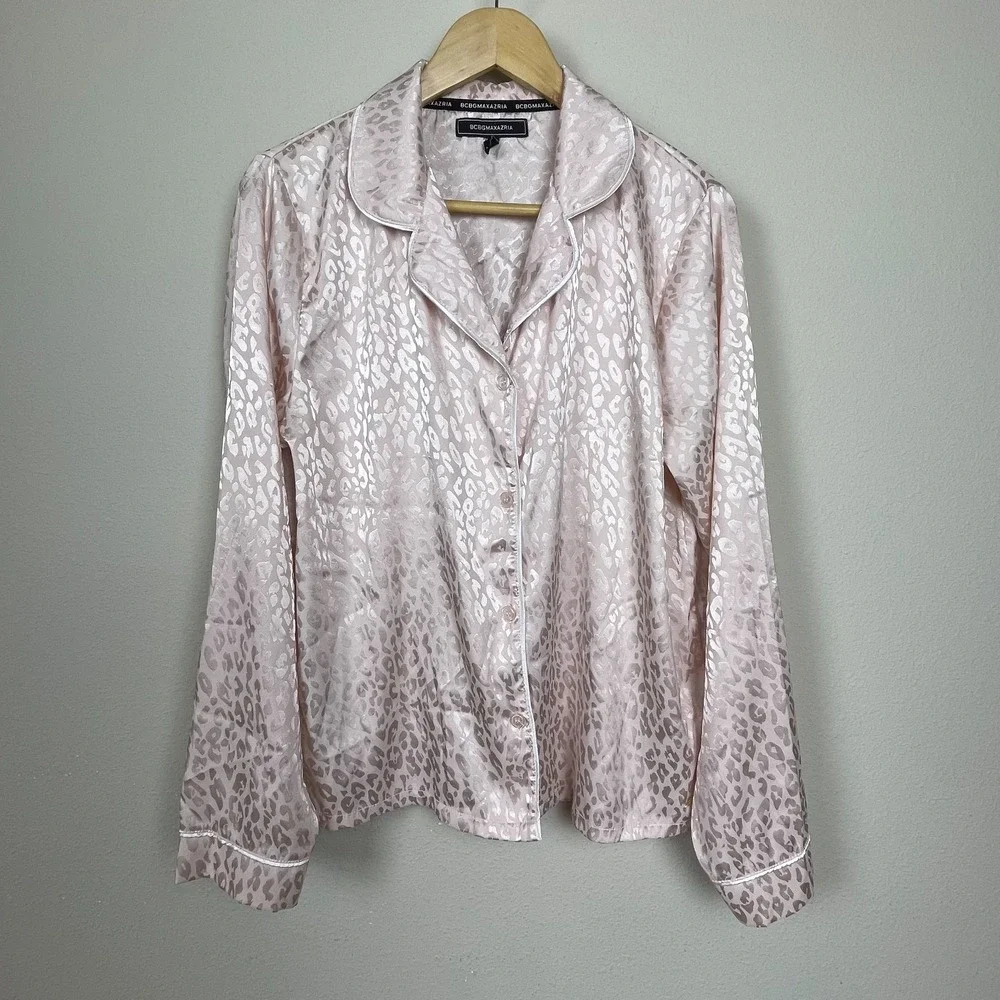 BCBG MaxAzria Satin Pajama Set Size L Pale Pink Leopard Print Monotone Luxe‎